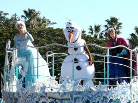 アナとエルサがパレード初登場 ディズニー アナ雪 スタート 2015年1