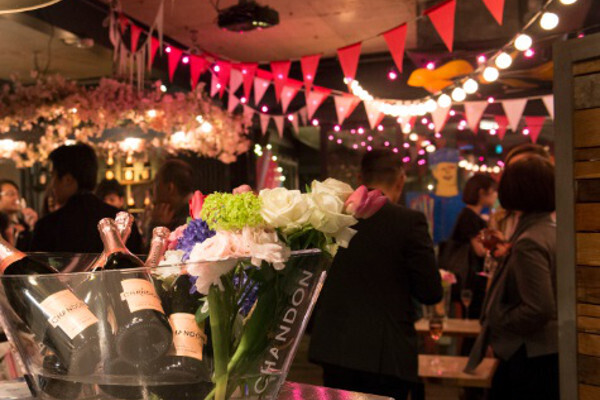 ロゼスパークリングワイン片手に目黒川でお花見を