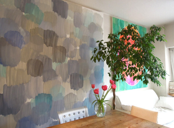 壁面いっぱいの大きな絵を飾って、気分一新！