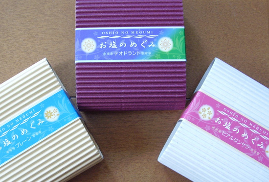 肌をやさしく、スッキリと洗い上げる。夏に活躍する、塩石けん