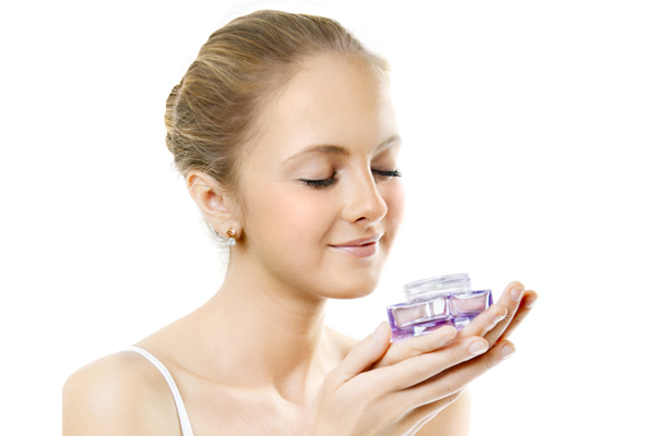 素敵な香りを身につけて、さりげなく女性力をアップ！