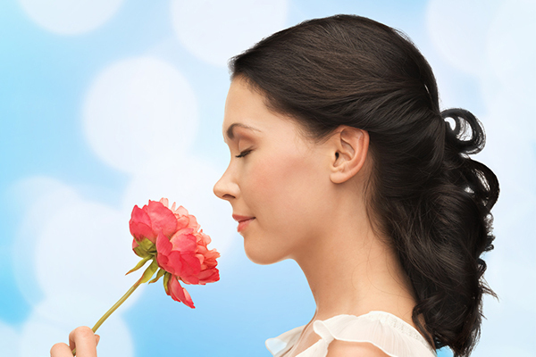 素敵な香りを身につけて、さりげなく女性力をアップ！