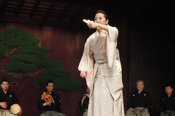 日本の伝統美、能　- 幽玄な世界に触れる至福のひととき -