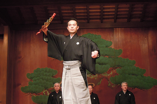 日本の伝統美、能　- 幽玄な世界に触れる至福のひととき -