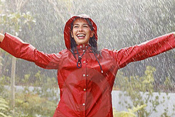 雨の日こそおしゃれアイテムでファッショナブルに！