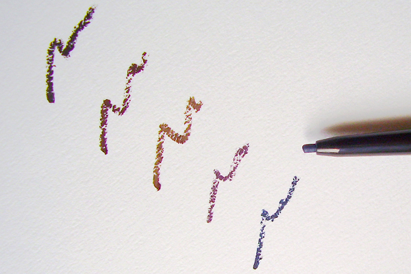 夕方まで美しいライン！大人の瞳にこのアイライナー