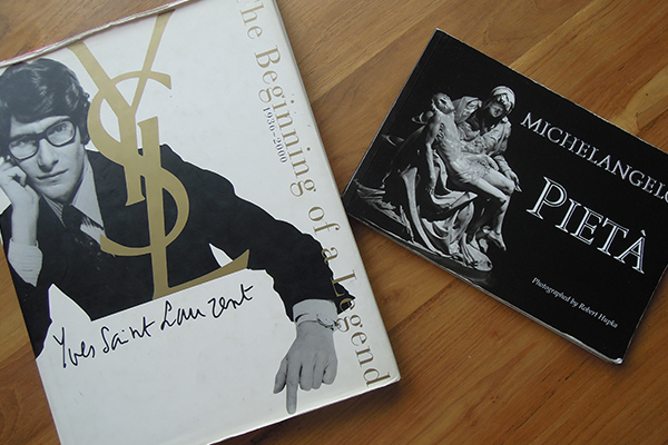 秋のシックな装いに加えたいシルクフラワーに漂う詩情