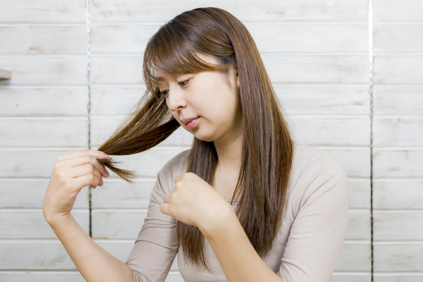 頭皮の血行ケアで艶髪に！　冬の髪トラブルを防ぐ方法