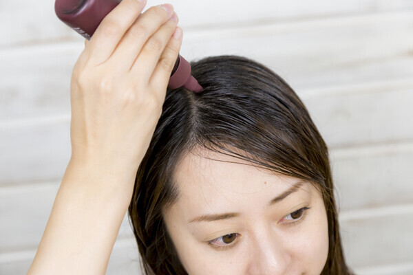 頭皮の血行ケアで艶髪に！　冬の髪トラブルを防ぐ方法