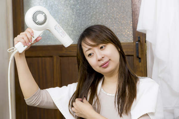 プロ直伝の凄ワザ！　今すぐ保湿 “緊急美髪” ケアとは