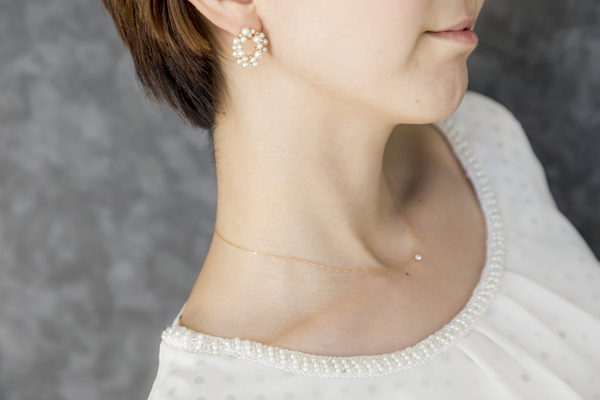 プロカメラマンに聞く、大人の女性をさらに美しくみせる所作＆写真うつりのポイントとは？