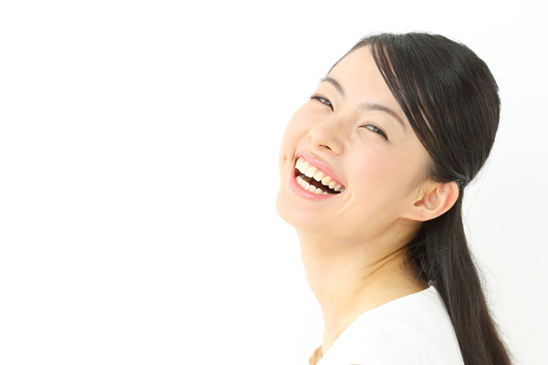 プロカメラマンに聞く、大人の女性をさらに美しくみせる所作＆写真うつりのポイントとは？