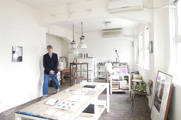 写真集やアートに触れる、隠れ家のような「森岡書店」