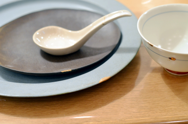 超簡単な新手法の“金継ぎ”で器を生き返らせる