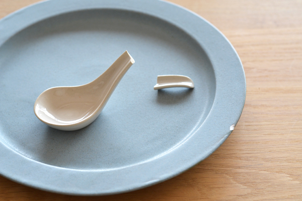 超簡単な新手法の“金継ぎ”で器を生き返らせる