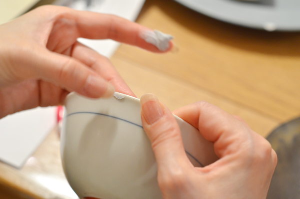 超簡単な新手法の“金継ぎ”で器を生き返らせる