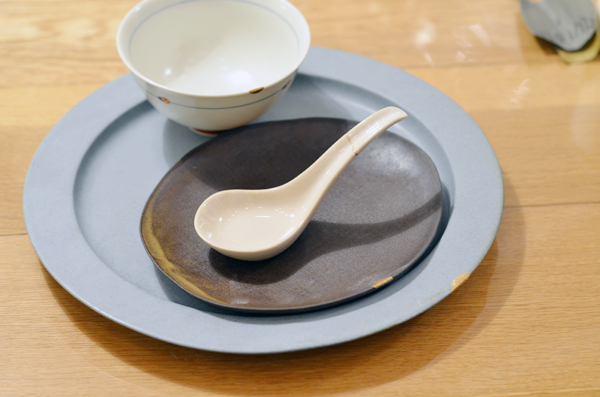 超簡単な新手法の“金継ぎ”で器を生き返らせる