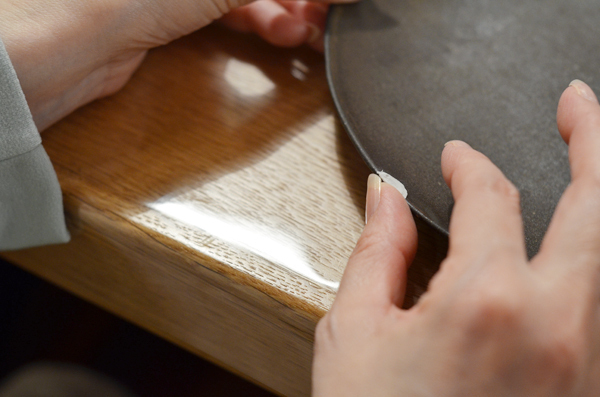 超簡単な新手法の“金継ぎ”で器を生き返らせる