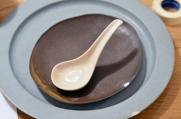 超簡単な新手法の“金継ぎ”で器を生き返らせる