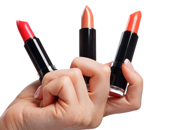 顔立ち鮮度アップ！旬の “ブライトカラーリップ” 大人女子のつけこなしルール