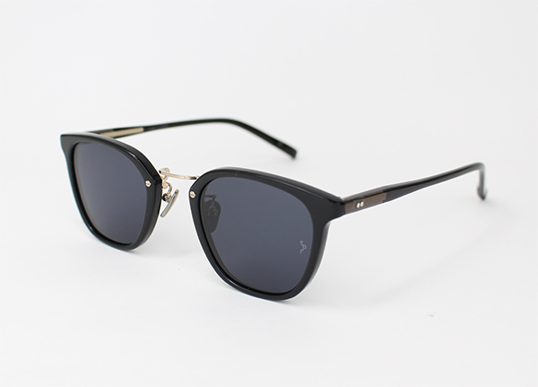 自分に似合う「サングラス」探しのコツとは？ 大人女子のサングラス選び指南