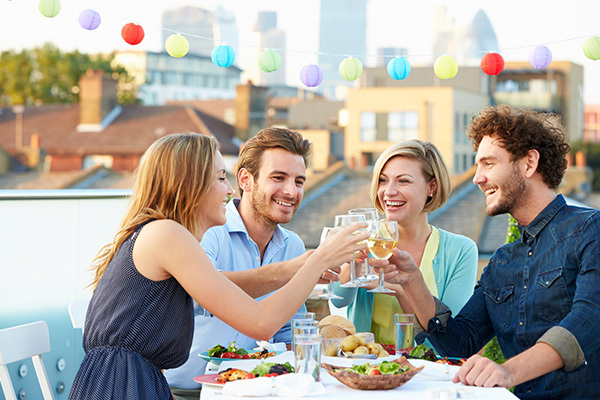 アウトドアでもOK！　割れない「ワイングラス」でパーティーを満喫