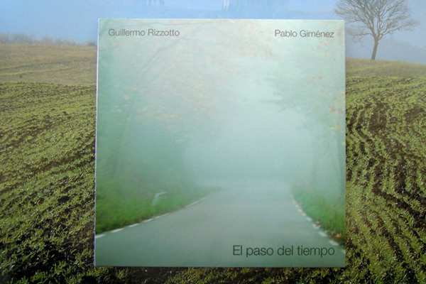 「シエスタ」で癒されよう。ギターとピアノで奏でる、優しいBGM 3選