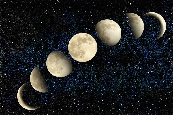 月と女性の密接な関係とは？　「ムーンヨガ」で心身のセルフケアを始めよう （動画あり）