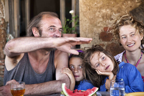 カンヌ映画祭グランプリ受賞作 「夏をゆく人々」 が描く、家族の物語とは？