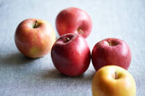 りんごはすりおろしてジュースにしても、加熱しても、栄養がほとんど変わらないと言われています。それどころかペクチンは加熱することで、生よりも抗酸化力が9倍も増えるそう。美味しいりんごのいただき方をご紹介します。