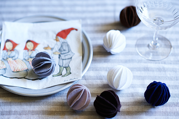 インテリアにも温もりを。ふわモコ感が愛らしい、簡単フェルトオーナメント