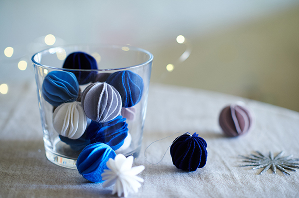 インテリアにも温もりを。ふわモコ感が愛らしい、簡単フェルトオーナメント