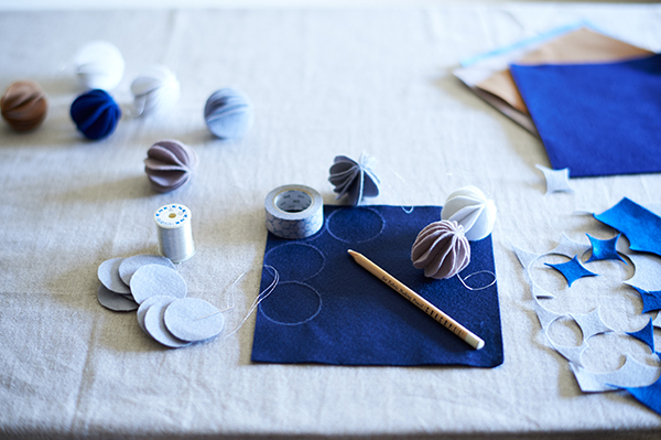 インテリアにも温もりを。ふわモコ感が愛らしい、簡単フェルトオーナメント