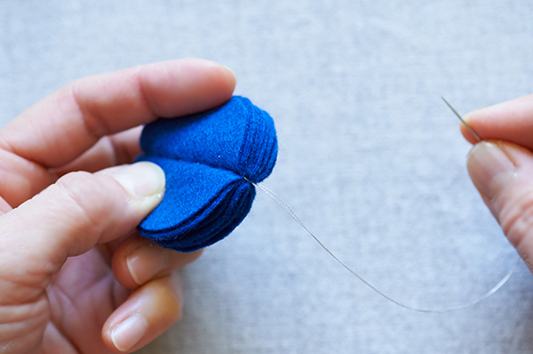 インテリアにも温もりを。ふわモコ感が愛らしい、簡単フェルトオーナメント