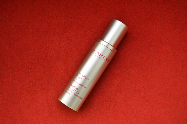  「正月太り」や「むくみ」が気になる方へ。実力派エッセンスですっきり小顔ケア