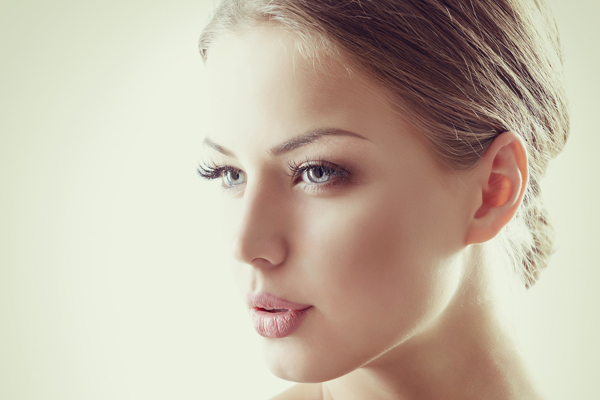 薄づきの「なめらかグロー肌」を実現する、優秀ファンデーション3選