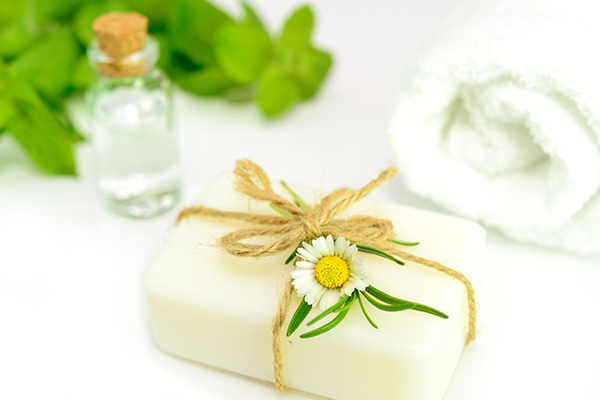 「すべて自然由来の原料」なのに肌荒れするのはなぜ？