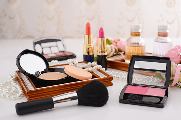 コスパ最強！　本当に「使える」100円コスメ