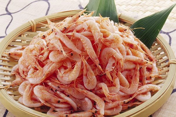 「赤」のパワーでアンチエイジング！　話題のアスタキサンチンを多く含む食品とは？