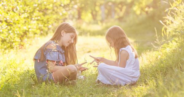 【年齢別おすすめ】子どもの想像力がアップする！　5つの「手遊び歌」