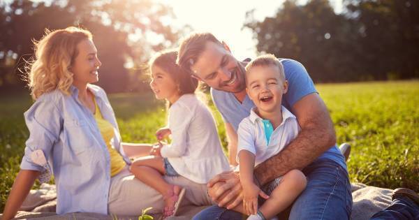 コミュニケーション能力は低くて当然の時代！？　そんないま親が子にしてあげるべき6つのこと