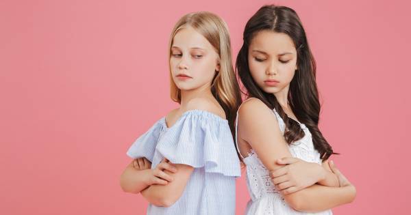 「かくれんぼしよう」を英語で言えますか？ 親子のコミュニケーションで便利な「提案」の英語フレーズまとめ