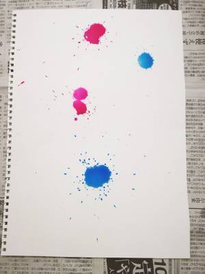 「ドリッピング」のやり方を写真で解説！　親子でアートを楽しもう