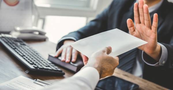 国際人に必須の “相手を立てる” 反論、“角が立たない” 断り方。親子で学びたい「否定」の英語フレーズまとめ