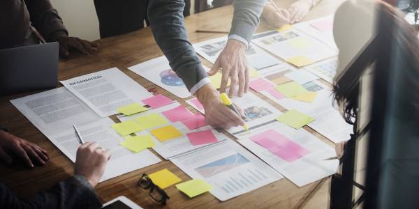 “英会話力” を身に付けるには？　スムーズな会話を実現するための必殺技「コミュニケーション方略」