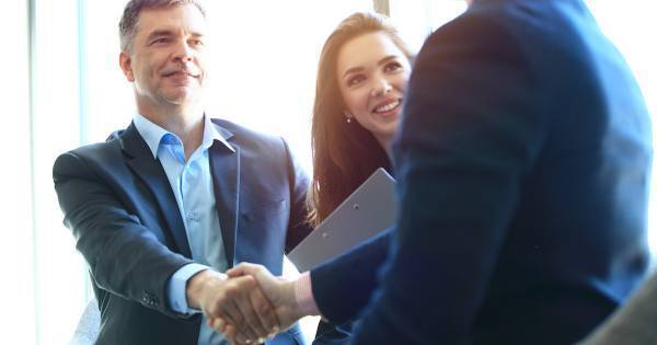 “英会話力” を身に付けるには？　スムーズな会話を実現するための必殺技「コミュニケーション方略」