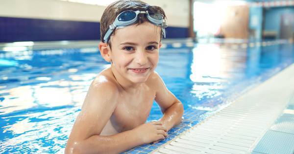スイミングは何歳から習わせるべき？　脳科学的には○歳までがベスト。