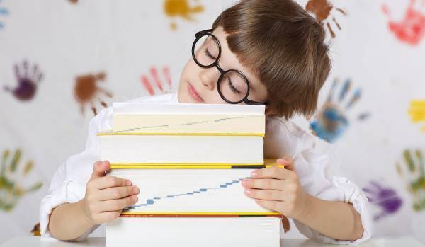 【電子辞書 vs 紙の辞書】より記憶に残りやすく学習効果が高いのはどっち！？