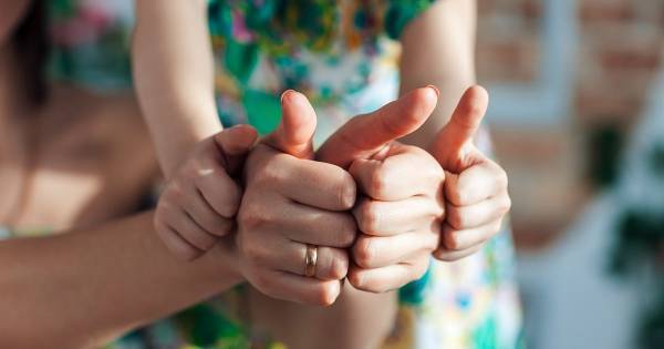 旅先での行動は“ 親子別々” に。“親の不在” が深める子どもの「自信」