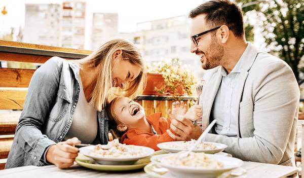 子どもの将来を左右する非認知能力「EQ」は “親の愛” で高まる。